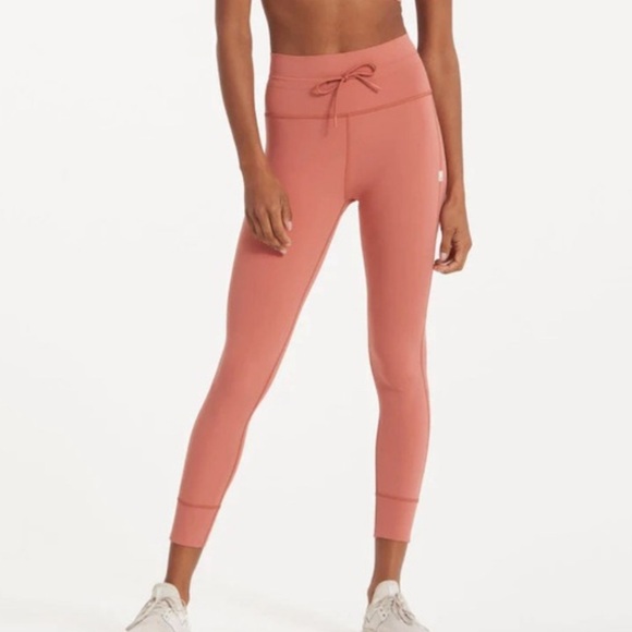 Vuori Pants - Vuori Daily Leggings in Cinnamon